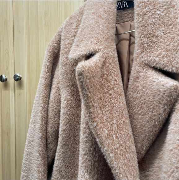 ZARA soft and cozy oversized fur coat - Picture 4 of 5